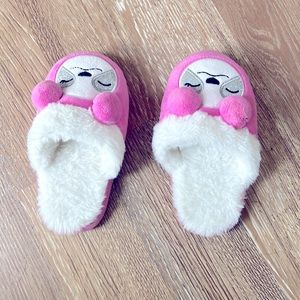 Adorable pink panda slippers girls 11/12. Excellent condition.